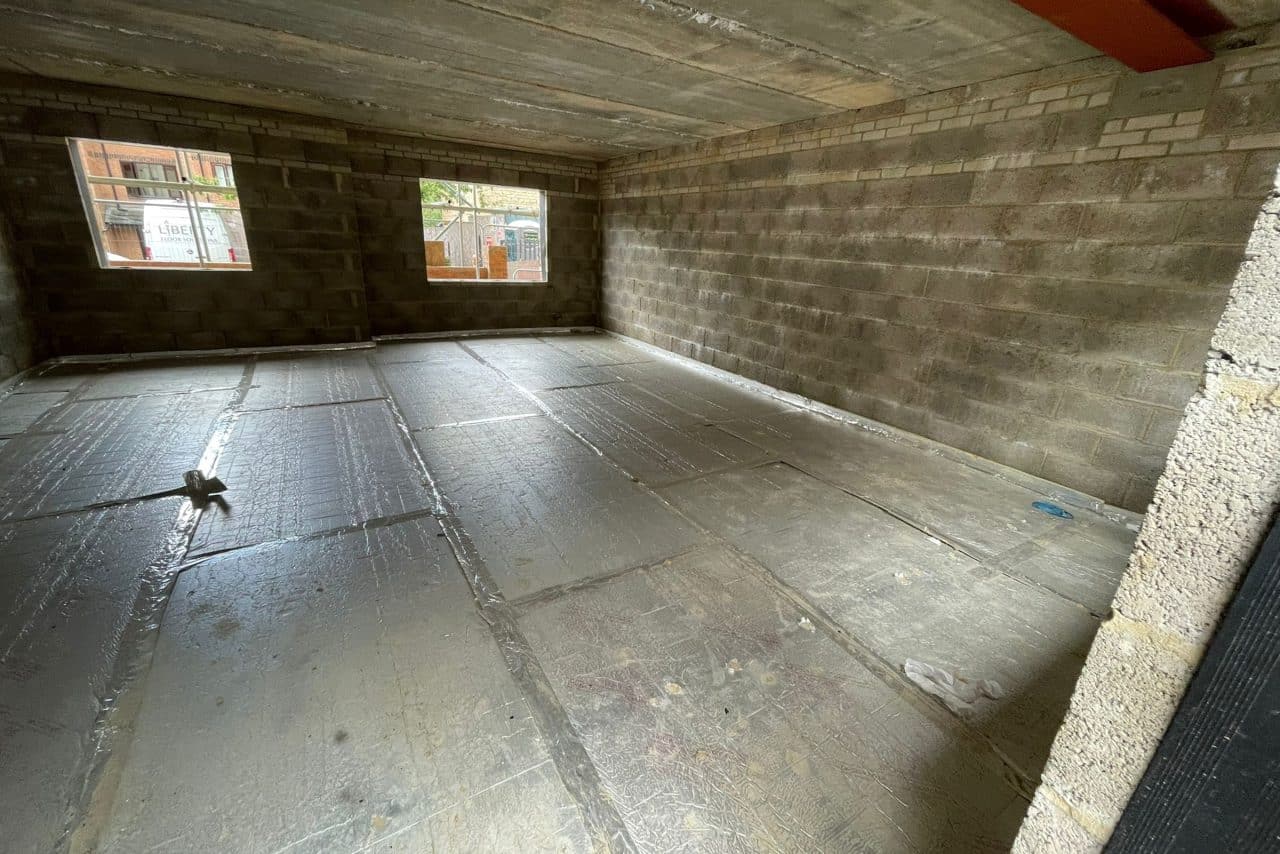 Floor screeding Far Cotton