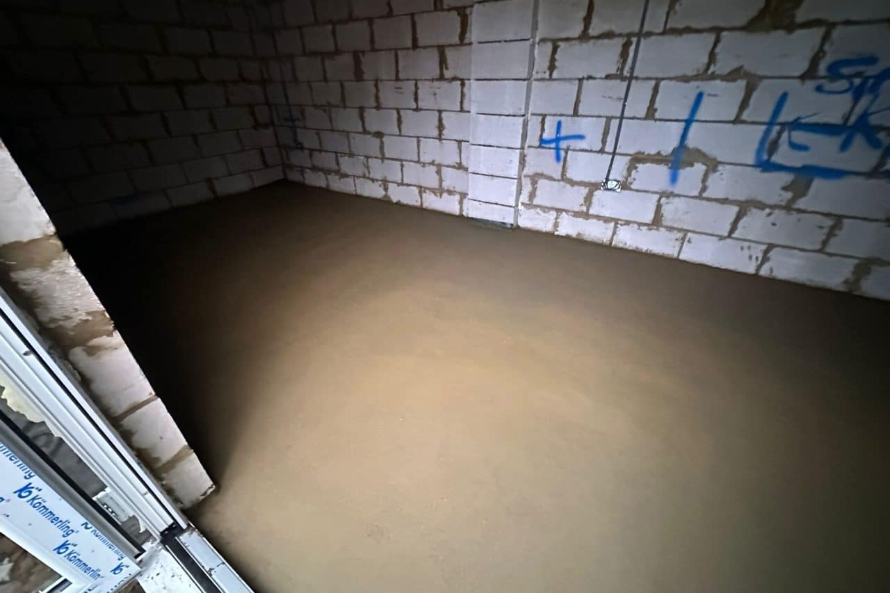 Floor screeding at a small home extension in Irchester, Northamptonshire