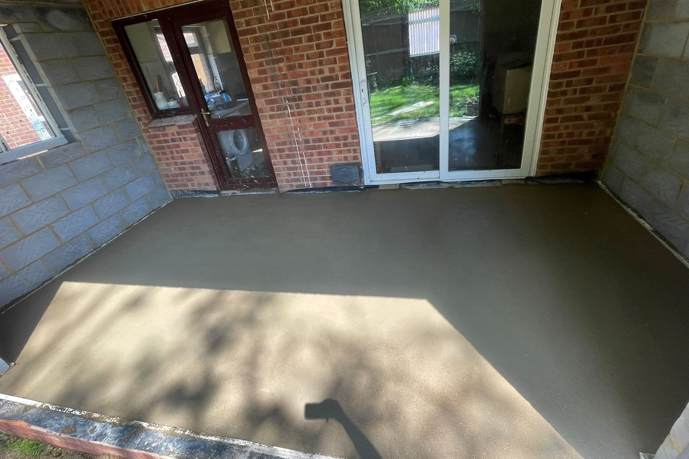 Floor screeding at a small home extension in Northampton Newly installed floor screed surface in home extension project