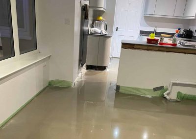 Newly installed latex floor screed surface in a kitchen
