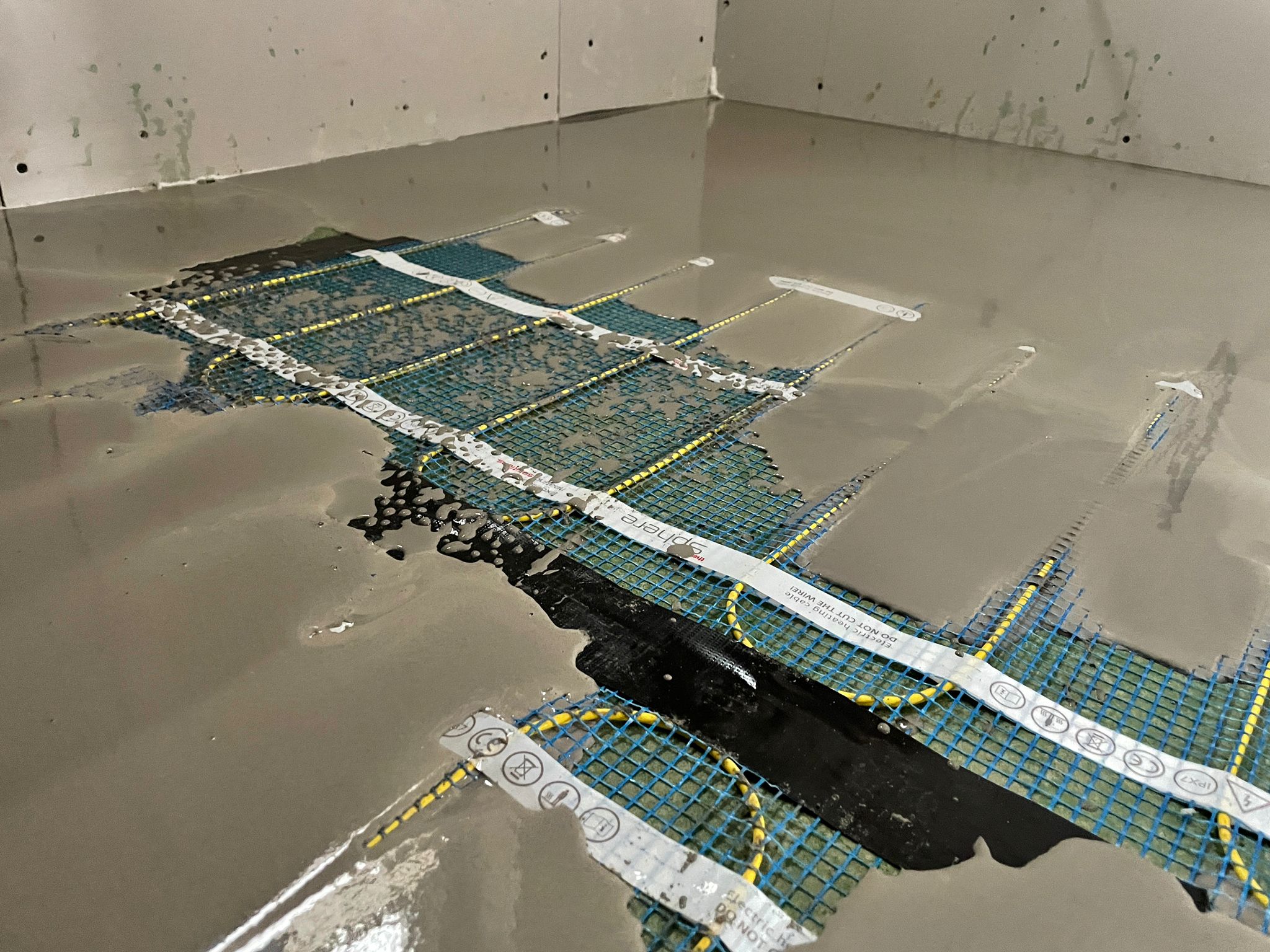 Thermosphere underfloor heating screed, near Milton Keynes Underfloor heating pipes in situ at a new build property partially covered by self levelling screed